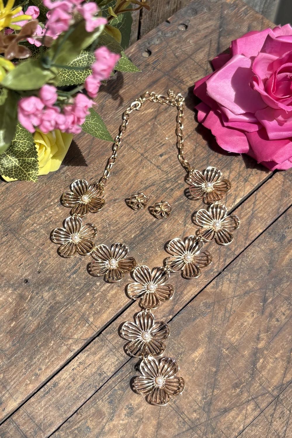 Zinnea Necklace Set