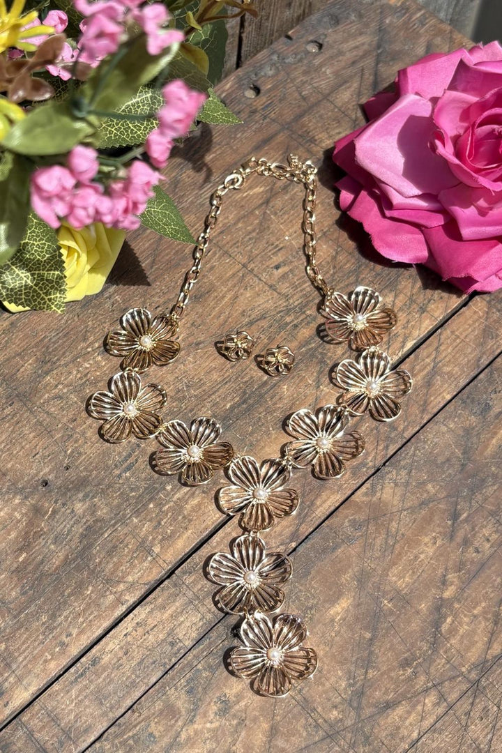 Zinnea Necklace Set