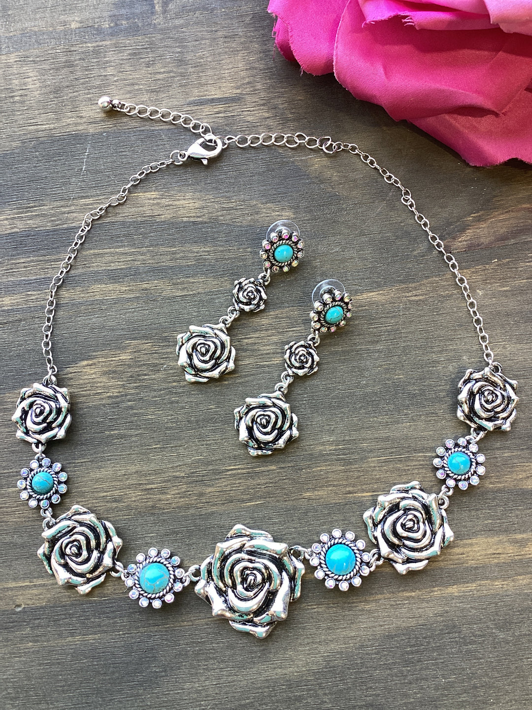 Flirty Girl Necklace Set