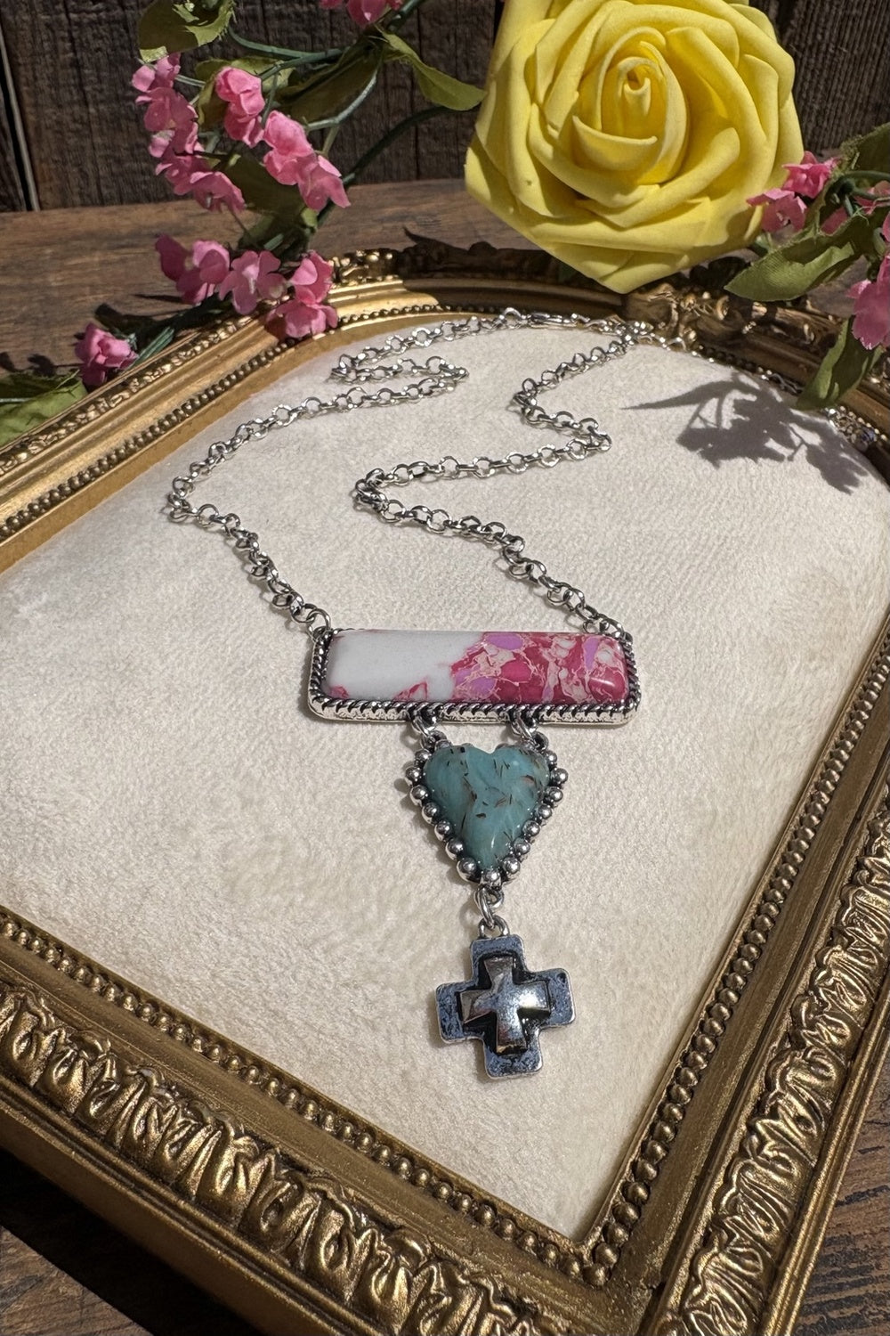 Turning Heads Necklace