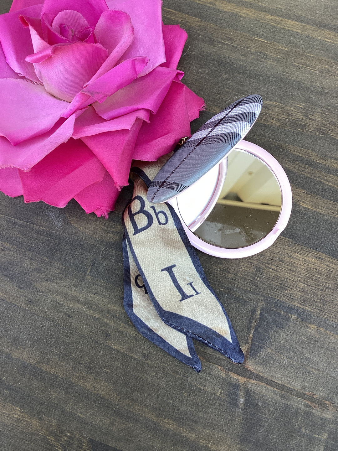 Stylish and Pretty Mirror