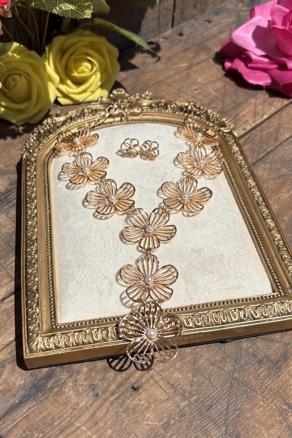 Zinnea Necklace Set